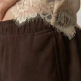 Sylvia Wildlederhose mittlerer Bund – Kaffeebraun